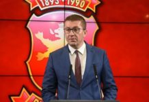 Контраспин: Мицкоски со својата извртена вистина за иселените