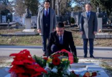Делегација на Владата на Република Северна Македонија положи цвеќе на гробот на Киро Глигоров