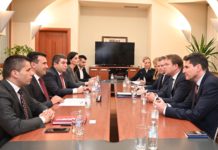 Еврокомесарот Вархеји на средба во СДСМ: Верувам дека новата методологија за проширување ќе има фер пристап