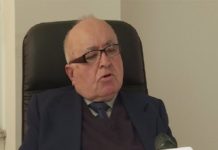Саморекламирањето на дополнителниот заменик-министер и приватноста и достоинството на административците