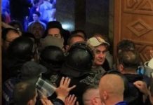 ВМРО ДПМНЕ „Од врата на врата“ – Море сиктер од пред моја врата!