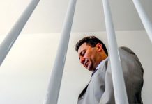 Еврокомесарот Вархеји: Целта на реформите во судството во Северна Македонија е да се врати Груевски