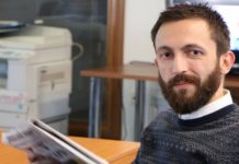 Само три недели на власт и одма е подготвен да покаже сила, да понижи вработени, да ги потчини луѓето и дрско да дае до знаење дека тој е главен