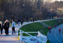 Градски парк, денес. Џабе и апели и молби. Само полициски час