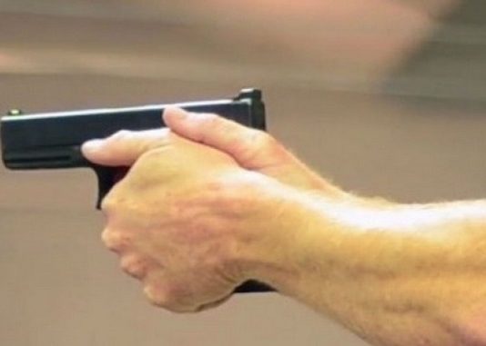 Грабеж и пукање во спортска обложувалница во Бутел