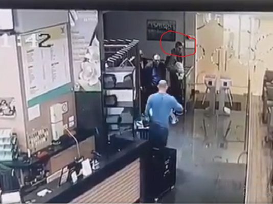 (ВИДЕО) Мицкоски синоќа плачеше загрижен за здравјето на граѓаните, денес ПАК ВО ТЕРЕТАНА, ама со БОДИГАРДИ!