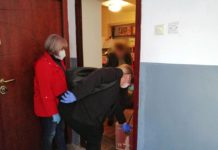Марија Георгиевска, кандидатката за пратеник и претседател на ОО СДСМ Карпош, денес делеше хуманитарни пакети