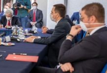 (ФОТО+ВИДЕО) И коронава ќе помине, ама Мицкоски нема да научи како се носи маска?!