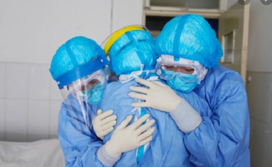 Има едни херои – Во маска и мантил со долги ракави, на 40+, ја менаџираат реката граѓани во пунктовите