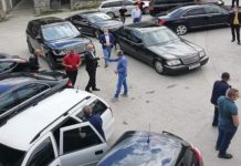 (ФОТО) Крешник, Талат и директори од МЗШВ од ДУИ на партиска средба во Дебар, со службени возила, со флешери со сФе?!