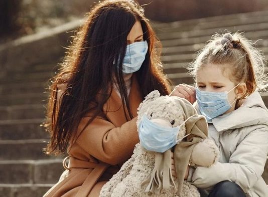 Работничка позитивна на коронавирус: Маските ве гушеле, а потоа не ви чини Филипче
