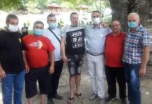 (ФОТО) Чулев како што ја започна, така и ја затвори кампањата – со гушкање и кршење на здравствените препораки?!