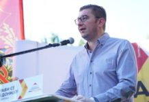 Мицкоски со финта до нови шест месеци “мир во куќа”?!