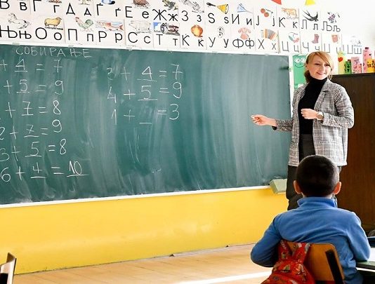 Штрајкот во образованието ставен во мирување, учениците од утре се враќаат на училиште