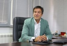 Пандов со Мерцедес иде на протести за поскапена струја, води патриотски институт, а не знае кој е Карев