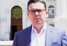 Земјоделците од утро до вечер на нивите а Цветан од ВМРО-ДПМНЕ ќе седи дома и ќе “лапа” пари од државата?!