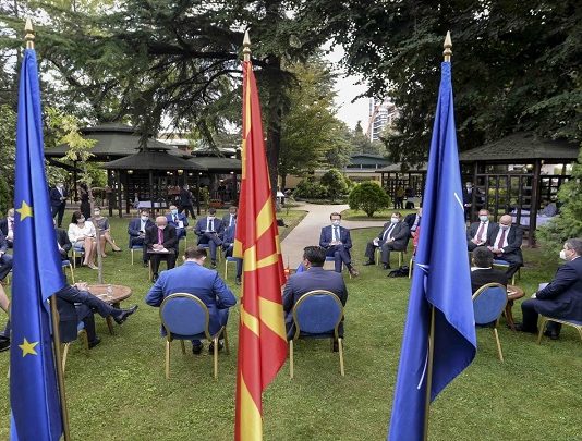 Заев со амбасадорите од ЕУ: Приоритети евоинтеграцијата и темелна реформи на целото општество
