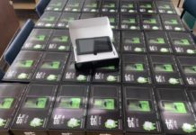 Дебранец од САД донира 50 таблети за ученици од ООУ„Пенестија“ од социјални семејства