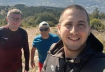 (ФОТО) Стефан Синадиновски, претседател на УМС Аеродром и другар на Мицкоски монтирал плакат во дворот на МЗ, напаѓајќи го Филипче
