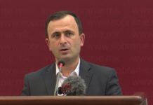 Митрески: Претседателот Пендаровски потврдува дека е на линија на државните интереси и стратешките цели
