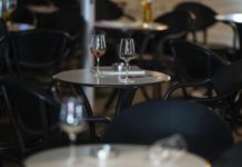 Приведен сопственик на угостителски објект, служел гости по работното време