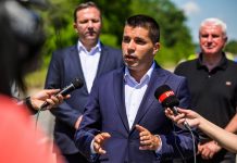 Николовски: Поврзувањето на локалните и регионалните патишта со главните коридори е наш стратешки приоритет