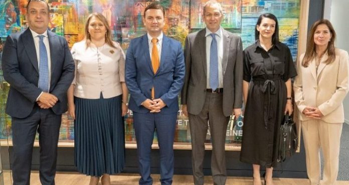 vladina-delegacija-amerika-750x375