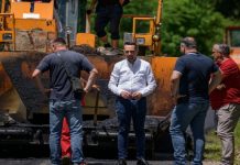 Интензивно се работи на асфалтирање на патот кон село Огут во кривопаланечко
