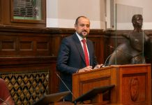 Битиќи: Додека Владата купува мебел и автомобили, илјадници семејства со платите не може да го поминат месецот