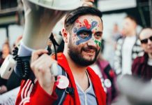 Фејсбук фул со теории на заговор