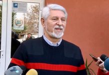 Јакимовски го прозва Лукровски: На боледување е, а шета низ бутици
