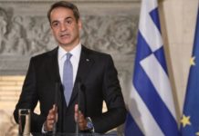 „Сакаме добри односи со Северна Македонија, оваа нивна политика ќе ги доведе до меѓународна изолација“, кажа Мицотакис