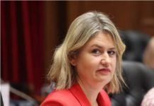 „Изјавувам дека имам бугарскa самосвест и бугарско потекло“: министерката Божиновска пред 20 години ја потпишала изјавата