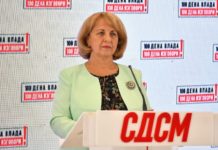 Прекинат е растот на платите во образованието, се нудат срамни 0,7% усогласување, вели Лазаревска од СДСМ