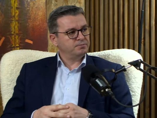 ВО КАБИНЕТ НА КЛИМА, ВО ПАСАТОТ НА КЛИМА, ЗЕМЈОДЕЛЦИТЕ НА +50 СТЕПЕНИ Огромно незадоволство од работата на Цветан Трипуновски